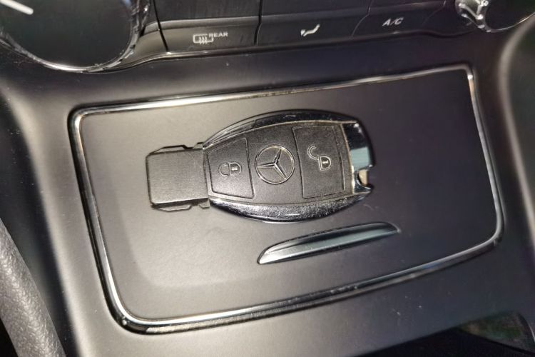 奔驰A级(进口) 2018款 A 200 时尚型中控内饰7001