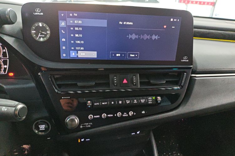 雷克萨斯ES 2023款 200 卓越版局部细节16