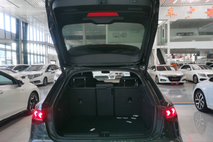 奥迪A3 2025款 Sportback 35TFSI 飞驰尊享型机舱底盘23