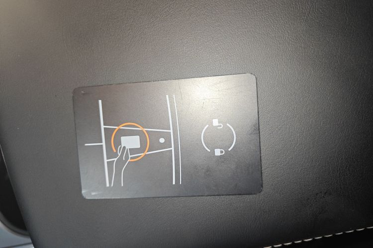 特斯拉 Model Y 2022款 改款 后轮驱动版中控内饰7001