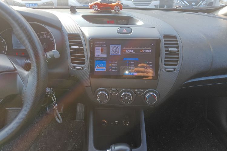 起亚K3 2017款  1.6L 自动15周年特别版GLS中控内饰16