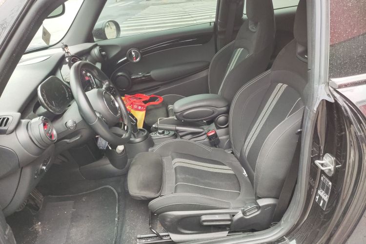 MINI 2022款 1.5T COOPER 黑标特别版中控内饰19