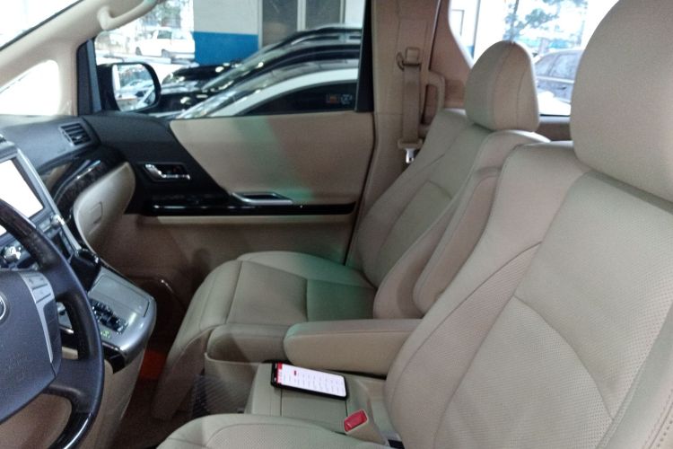 丰田 埃尔法 2012款 3.5L 豪华版局部细节19