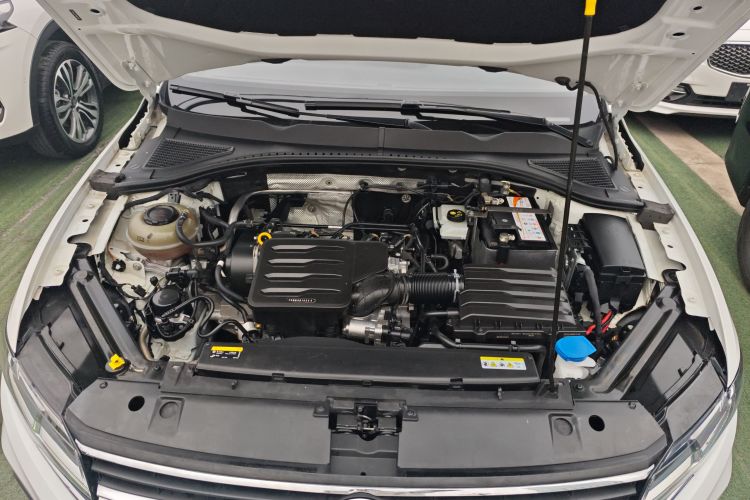 大众 宝来 2021款 1.5L 自动时尚智联版机舱底盘24