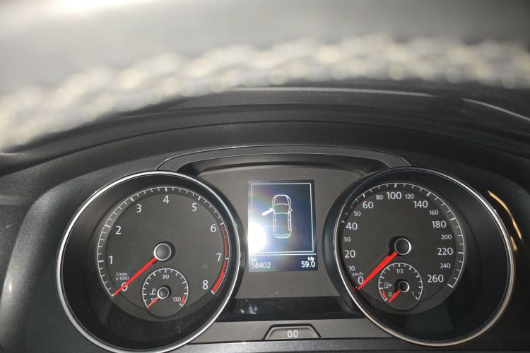 大众 高尔夫 2018款  230TSI 自动豪华型中控内饰14