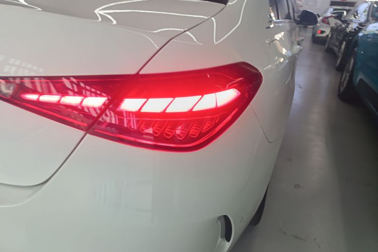 奔驰C级 2022款 C 200 L 运动版车身外观9