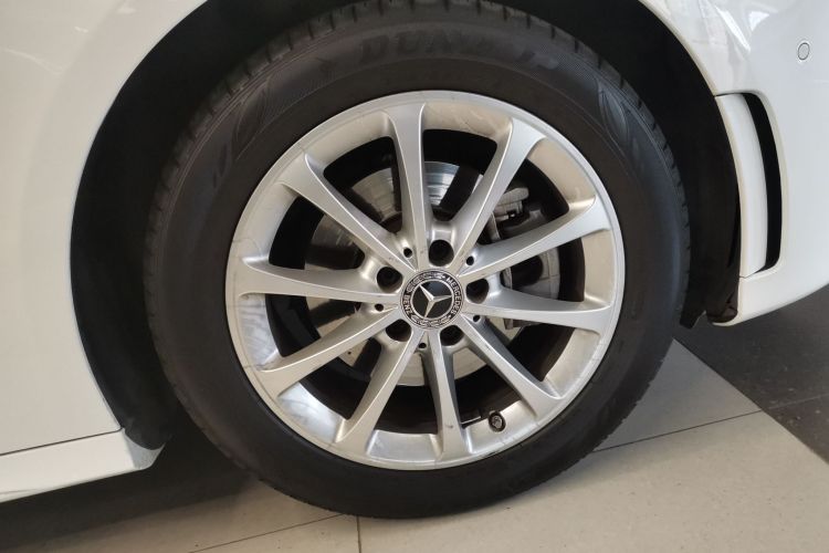 奔驰A级 2020款 改款 A 200 L 运动轿车时尚型车身外观10