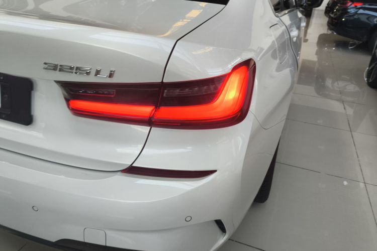 宝马3系 2022款 325Li M运动套装车身外观9