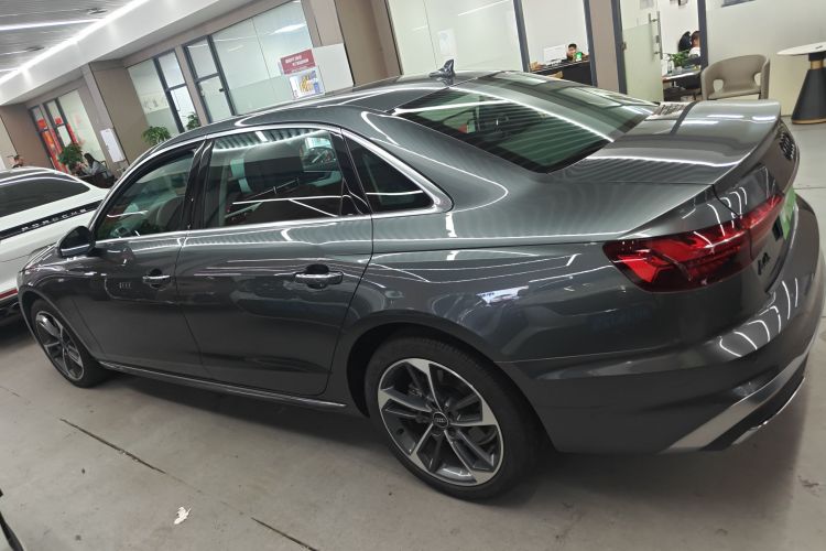 奥迪A4L 2022款 40 TFSI 时尚动感型车身外观4