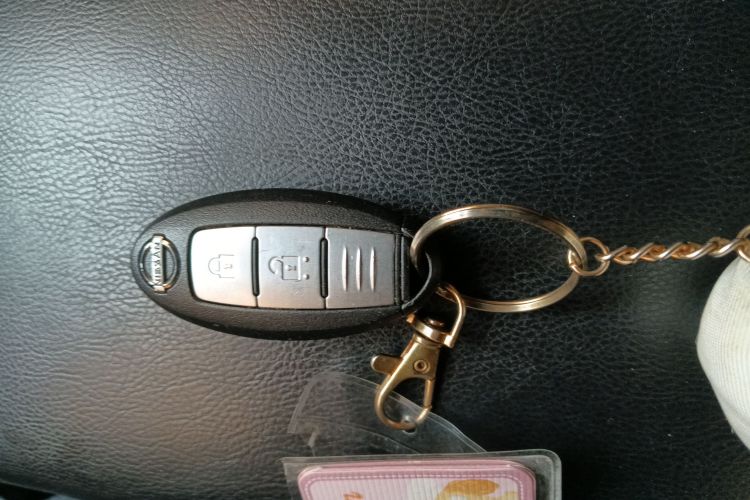 日产 奇骏 2015款 2.5L CVT领先MAX版 4WD中控内饰7001