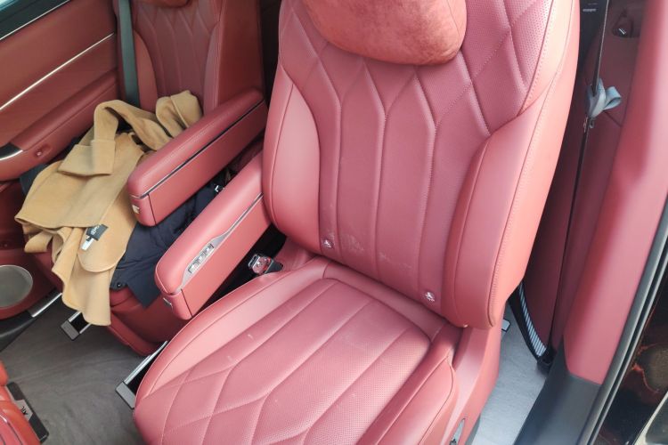 鸿蒙智行 问界M8 2025款 增程 Max+版 53.4kWh 6座版中控内饰7004