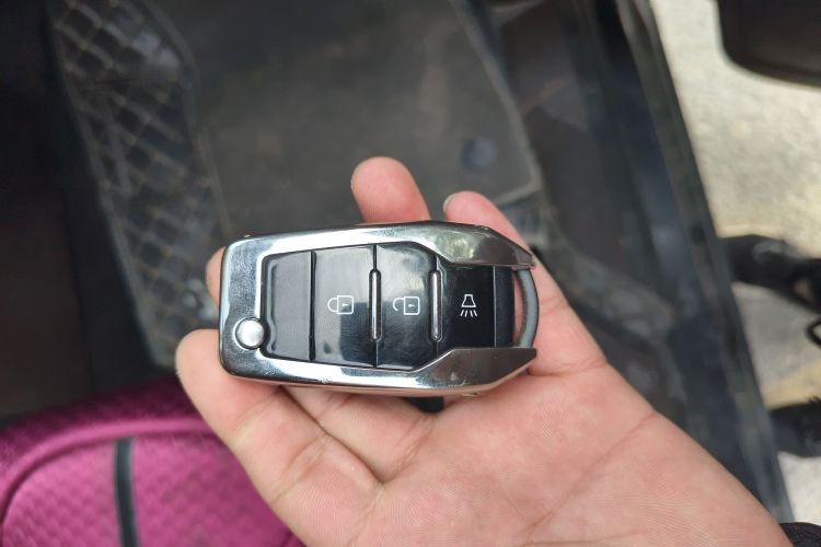 BAW北汽制造 锐胜王牌M7 2023款 2.0L 长轴行政版 9座中控内饰11