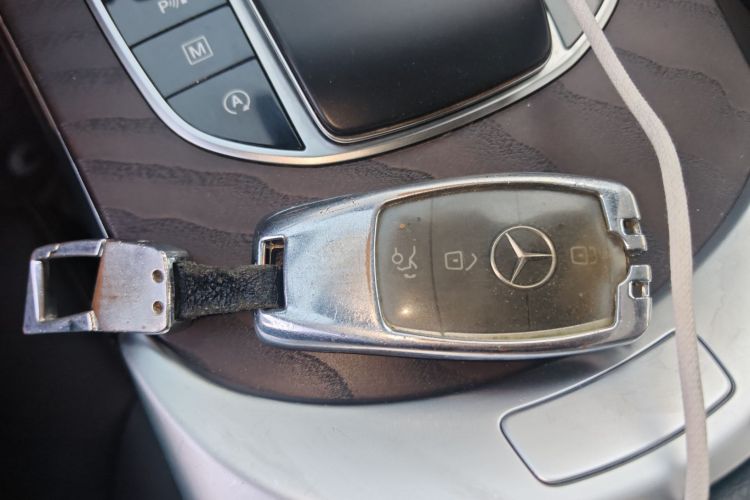 奔驰GLC 2020款 GLC 260 L 4MATIC 豪华型中控内饰11