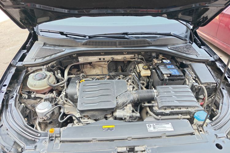 大众 朗逸 2021款 1.5L 自动舒适版机舱底盘24