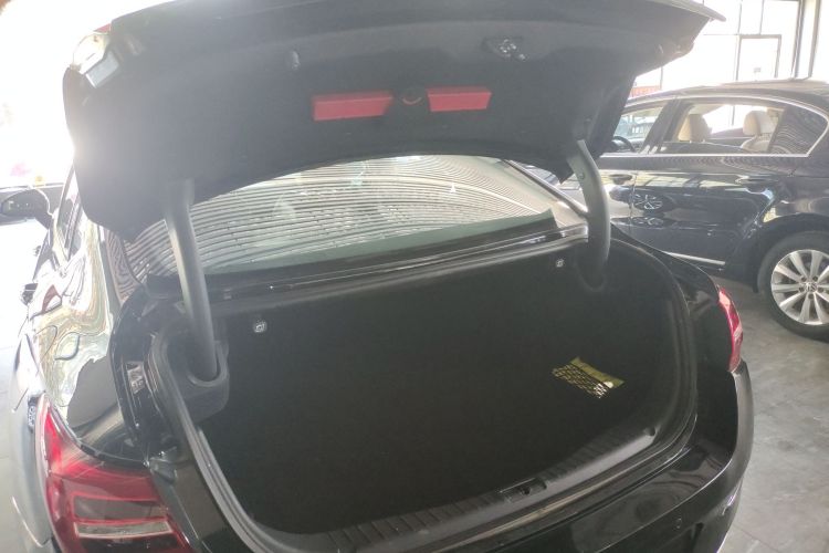 红旗H5 2022款 经典款 1.5T DCT旗悦版机舱底盘23