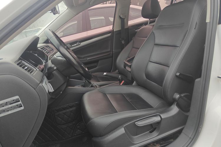 大众 速腾 2015款 1.6L 手动舒适型中控内饰19