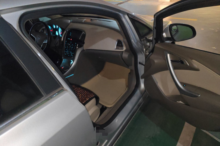 别克 英朗 2013款 GT 1.6L 自动时尚版局部细节9004