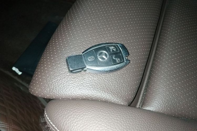 奔驰GLC 2018款 改款 GLC 260 4MATIC 动感型中控内饰11