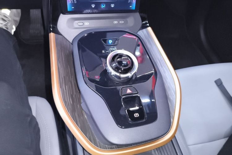 丰田bZ3 2024款 517km 精英PRO中控内饰18