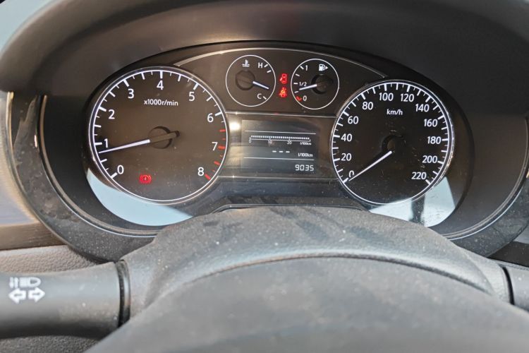 日产 骐达TIIDA 2014款 1.6L 手动舒适型中控内饰15