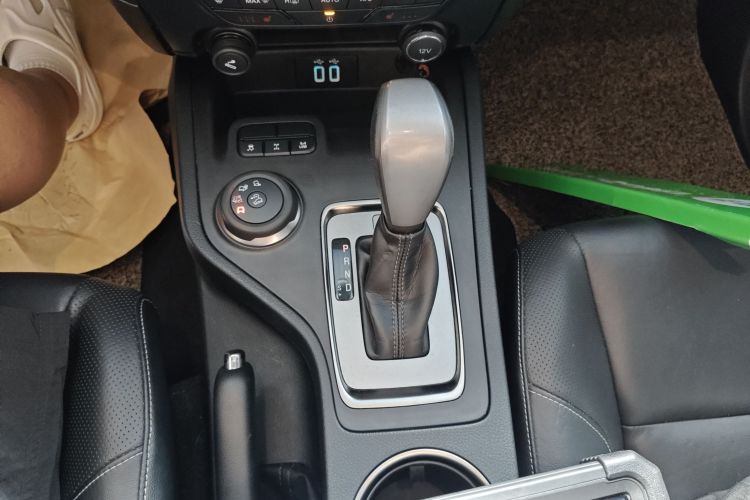 福特 撼路者 2017款 2.0T 汽油自动四驱豪华版 5座中控内饰18