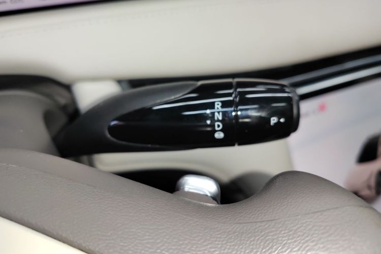 智己汽车 智己LS7 2023款 100kWh Pro四驱版中控内饰18