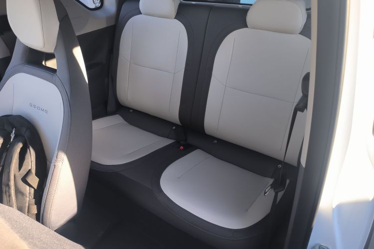 吉利银河 2025款 210km 熊猫骑士中控内饰7004