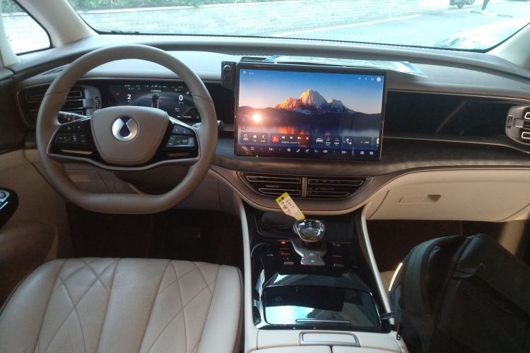 腾势D9 2022款 DM-i 1040 尊贵型中控内饰7002