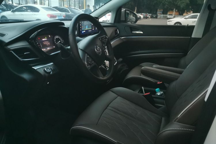 别克GL8 2022款 陆上公务舱 652T 豪华型中控内饰19