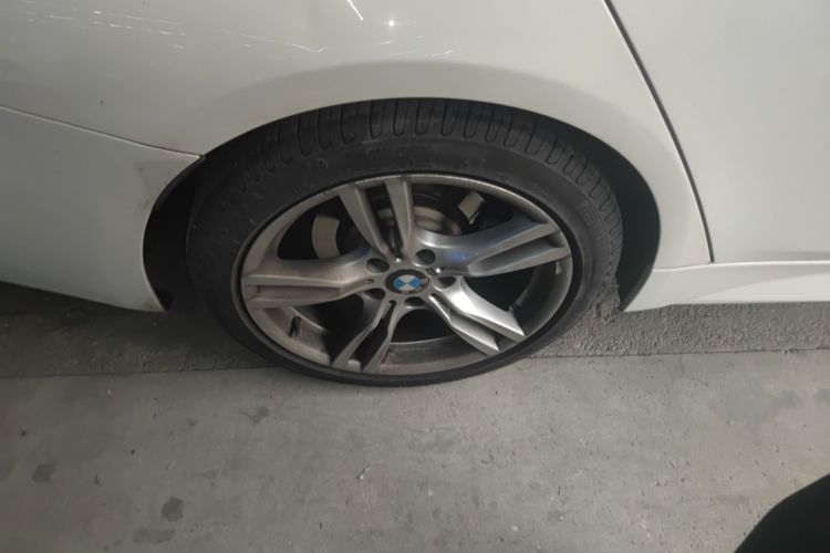 宝马3系 2017款 320i M运动型车身外观6008