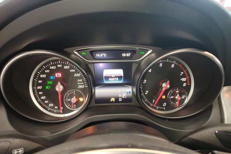 奔驰CLA 2019款 CLA 220 4MATIC局部细节14