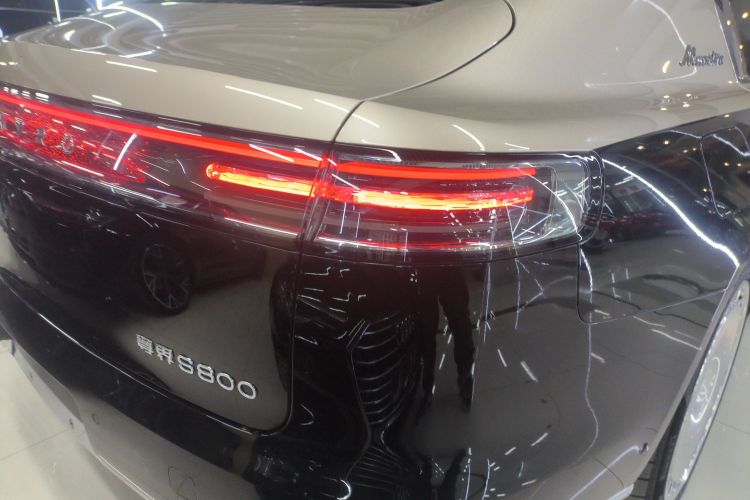 鸿蒙智行 尊界S800 2025款 增程 星耀尊享版 5座车身外观9