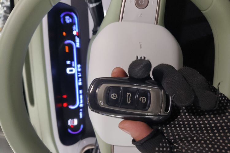 吉利银河 2025款 210km 熊猫骑士中控内饰7001