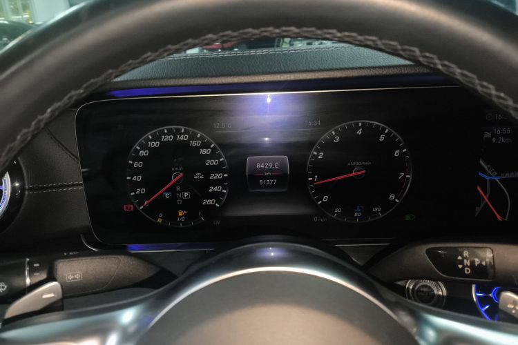 奔驰E级 2020款 改款 E 300 L 运动时尚型中控内饰14