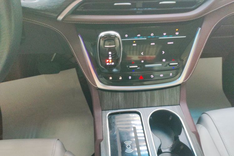 别克GL8 2022款 Avenir艾维亚 六座贤礼版中控内饰18