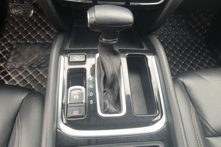 广汽传祺 传祺GS8 2017款  320T 两驱豪华版（七座）中控内饰18