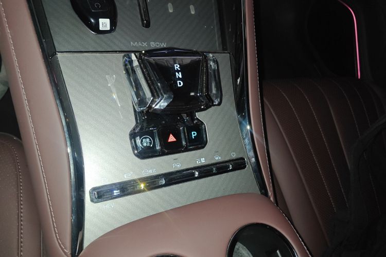 腾势Z9GT 2024款 1100四驱Ultra版局部细节18