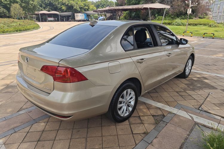 大众 宝来 2018款 1.5L 自动时尚型车身外观7