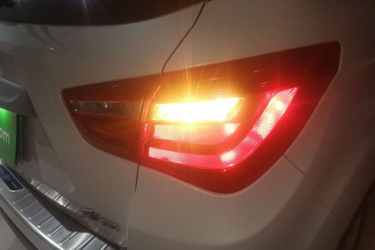 长安CS35 2017款 1.6L 自动豪华型车身外观9