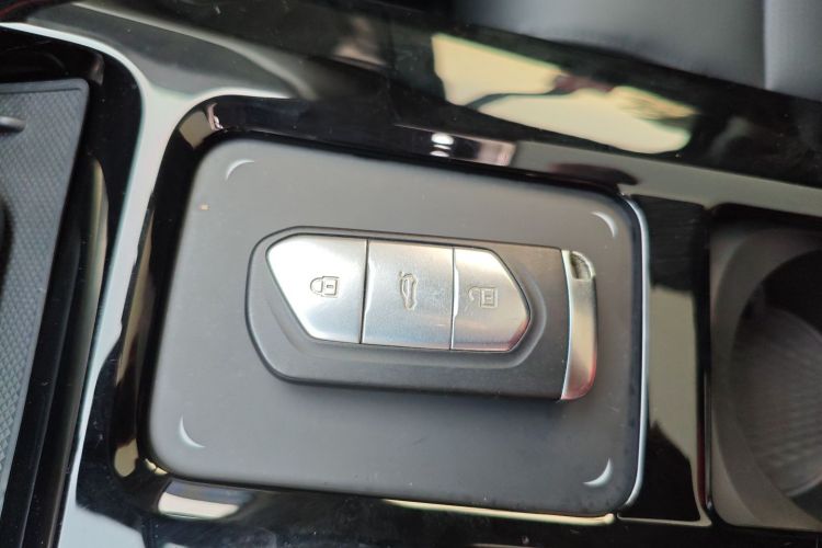 岚图汽车 岚图FREE 2021款 两驱标准纯电城市版中控内饰11