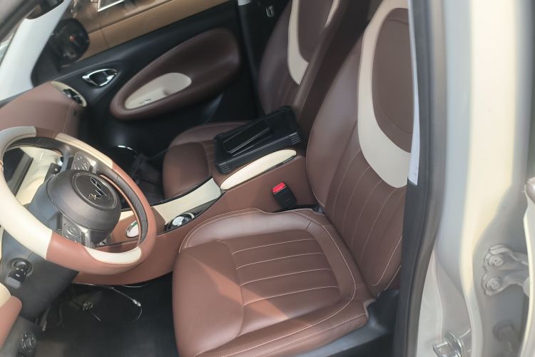 五菱汽车 五菱缤果 2023款 333km 灵犀互联+款中控内饰19