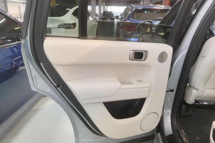 理想汽车 理想L8 2023款 Pro中控内饰7008