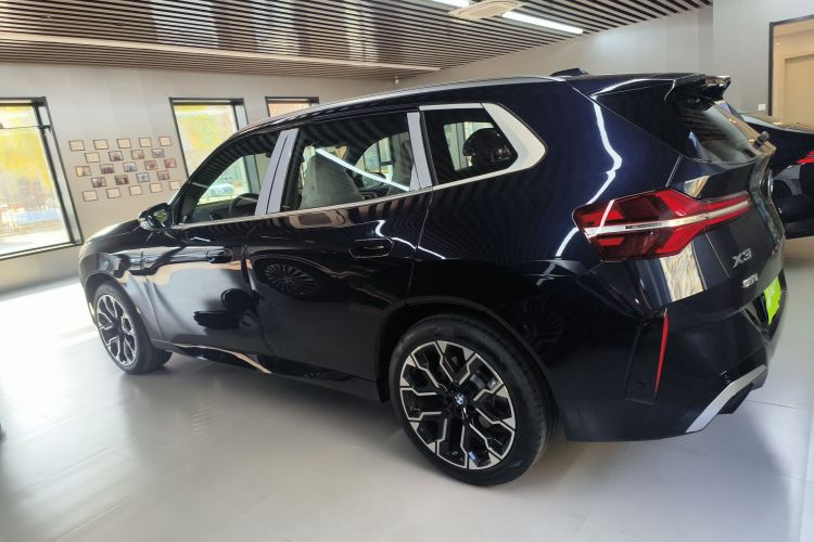 宝马X3 2025款 xDrive30L 领先型 M运动套装车身外观4