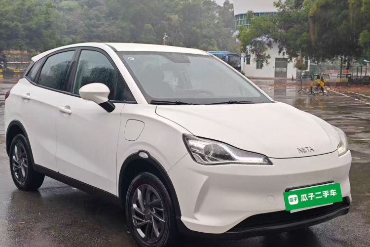 哪吒汽车 哪吒V 2021款 标准续航版升级型车身外观3