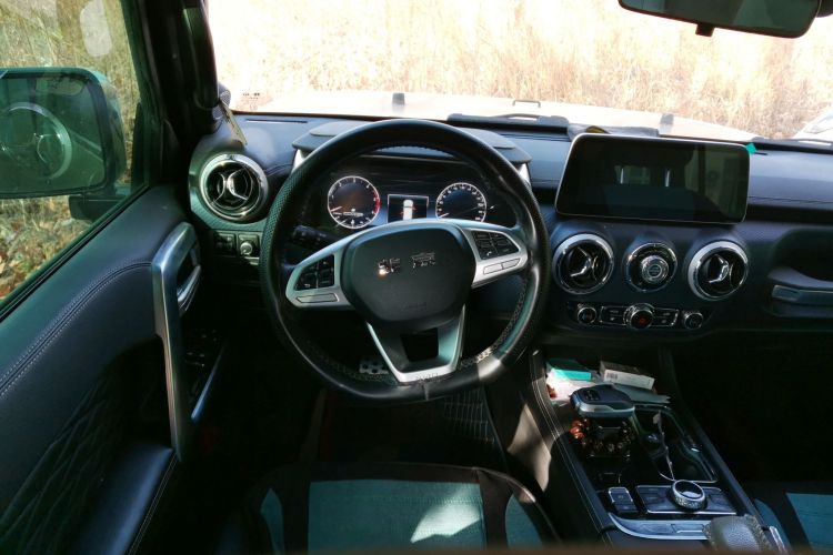 北京BJ40 2021款 2.0D 自动四驱刀锋英雄版侠客型中控内饰13