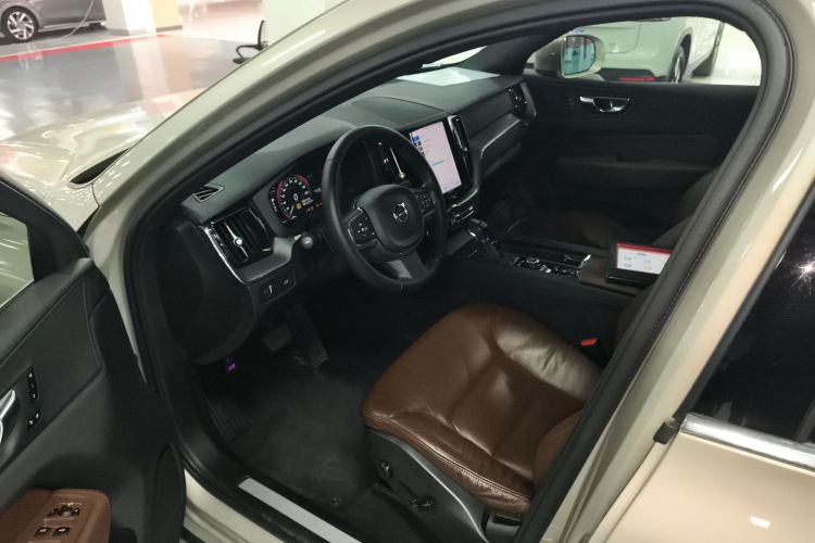 沃尔沃XC60 2021款 T5 四驱智逸豪华版中控内饰20