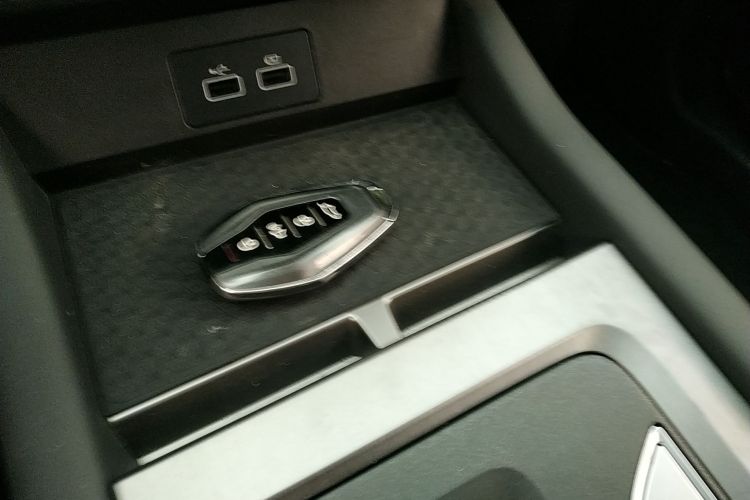 东南DX8S 2022款 1.5T DCT酋长版 7座中控内饰7001