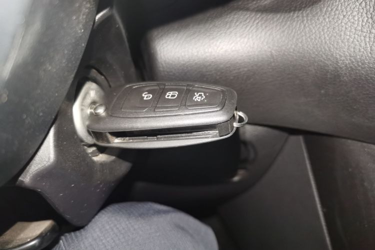 福特 福克斯 2017款 1.5T CTCC 白黑限量版中控内饰7001