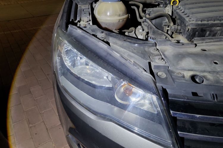 大众 捷达 2013款 1.6L 手动舒适型车身外观8