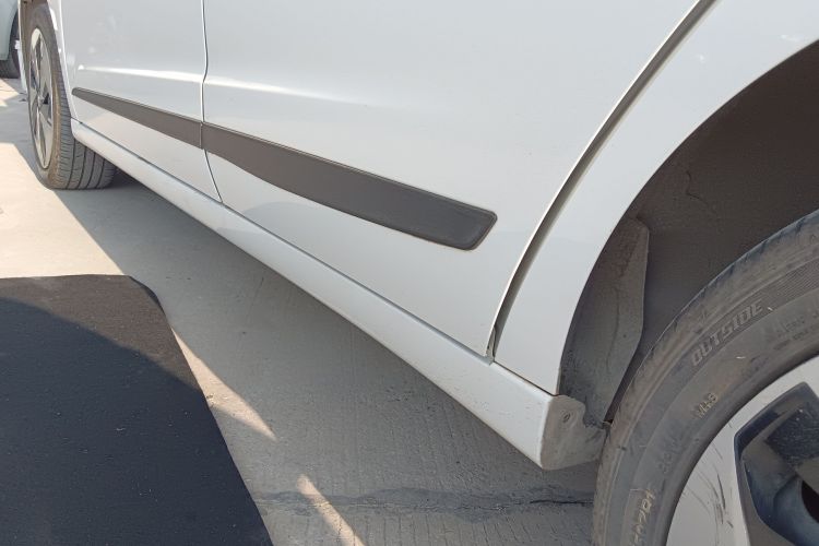 东风风神E70 2023款 500 智行版 磷酸铁锂 48.6kWh 120kW局部细节9002